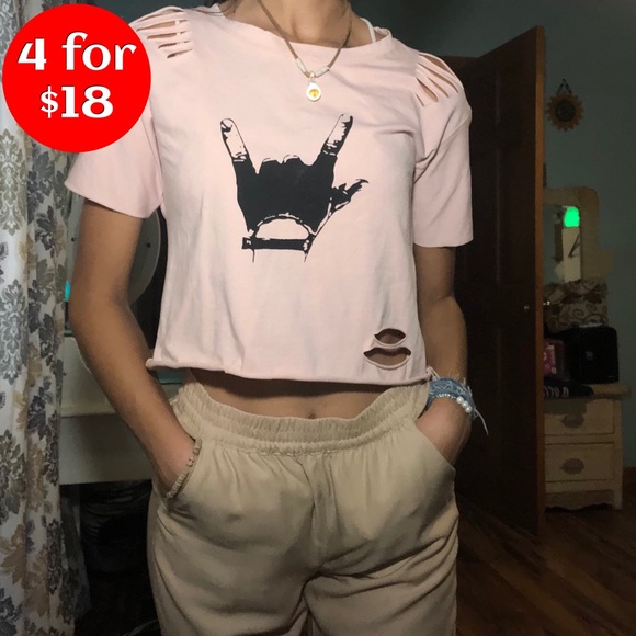 🔴SOLD🔴NWOT ROMWE Pink Hand-Horn Graphic Crop Top - Picture 1 of 9